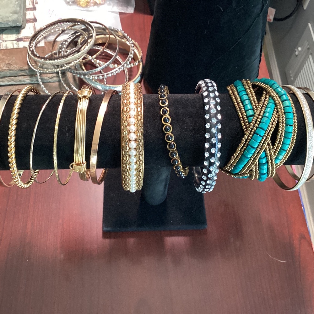 12 bracelets group gold tone sparkles